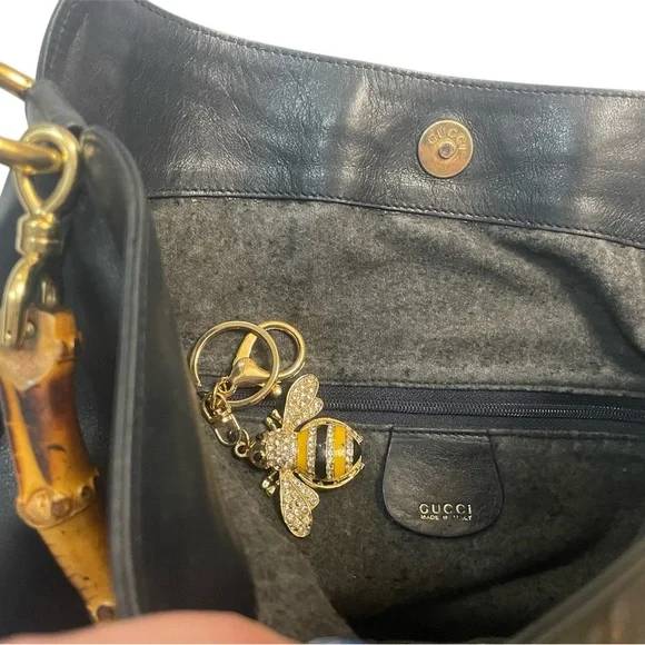 Elegant Black GUCCI Handbag with Bamboo Handle - Picture 5 of 9